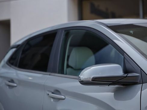 Used 2023 Hyundai Kona SE w/ Cargo Package FWD image 3