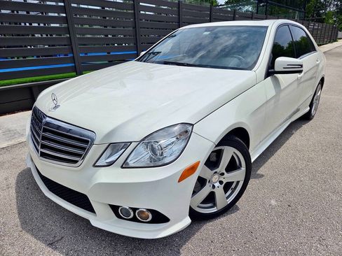 Used 2010 Mercedes-Benz E 350 Sedan image 3