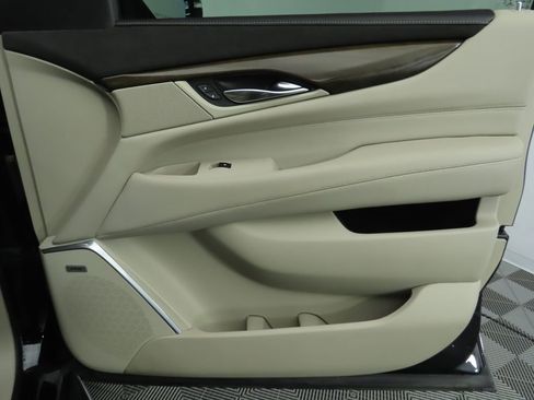 Used 2020 Cadillac Escalade Luxury w/ LPO, Radiant Package image 26