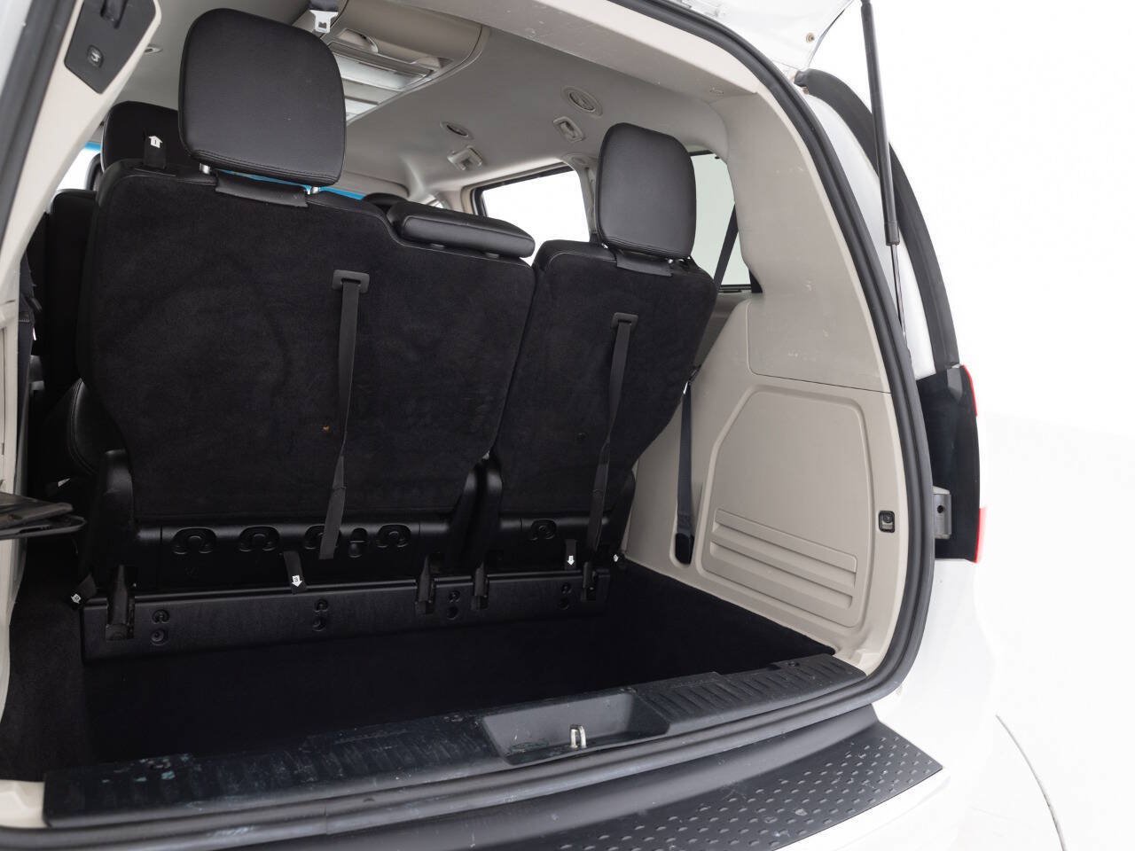 Used 2016 Chrysler Town & Country Touring FWD image 39