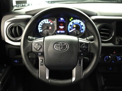 Used 2019 Toyota Tacoma TRD Sport image 12