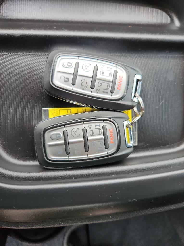 Used 2024 Chrysler Pacifica Touring FWD image 25