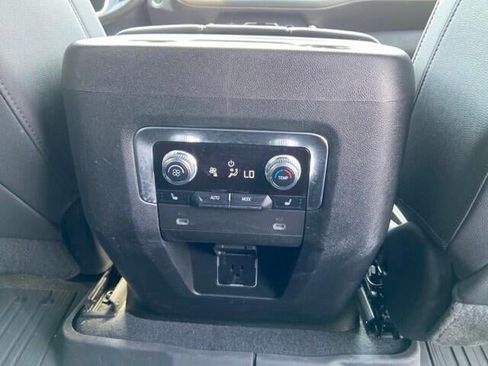 Used 2022 GMC Yukon SLT w/ SLT Premium Package AWD/4WD image 25