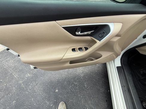 Used 2016 Nissan Altima 2.5 SV w/ Convenience Package FWD image 15