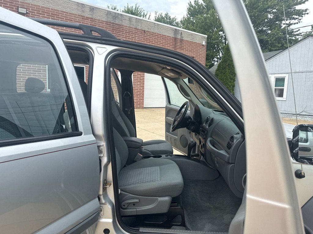 Used 2006 Jeep Liberty Sport AWD/4WD image 12