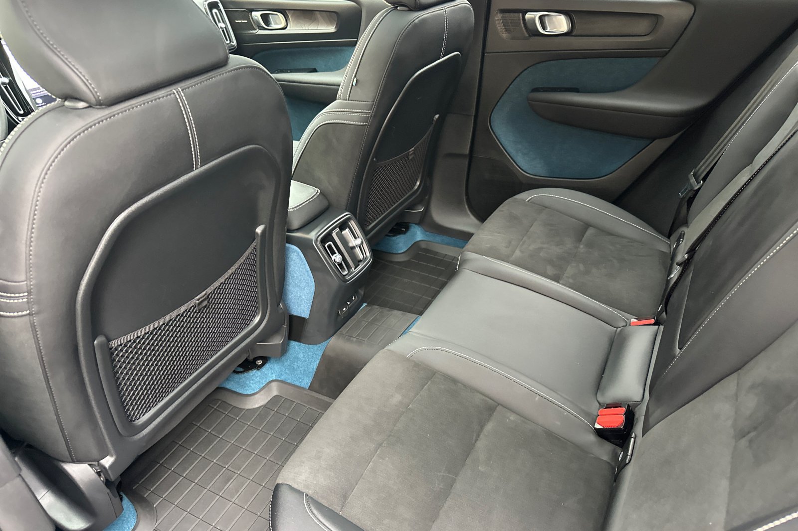 Certified 2023 Volvo XC40 Recharge Ultimate w/ Protection Package Premier AWD/4WD image 14