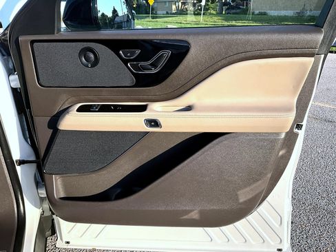 Used 2023 Lincoln Aviator Reserve w/ Equipment Group 201A AWD/4WD image 19