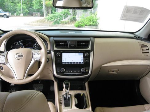 Used 2018 Nissan Altima 2.5 SL w/ 2.5 SL Technology Package FWD image 26