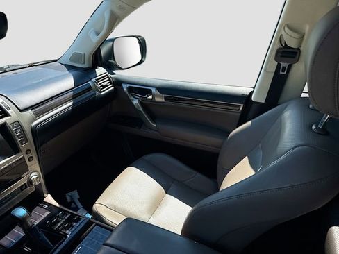 Used 2020 Lexus GX 460 Luxury image 25