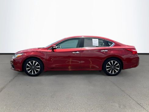 Used 2016 Nissan Altima 2.5 SV w/ Convenience Package FWD image 4