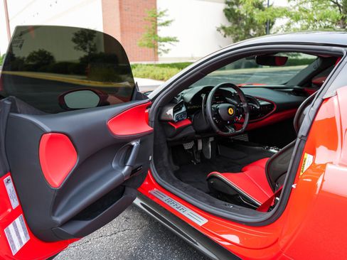 Used 2022 Ferrari SF90 Stradale AWD/4WD image 15