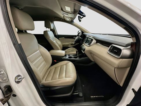 Used 2017 Kia Sorento AWD w/ LX Convenience Package image 31