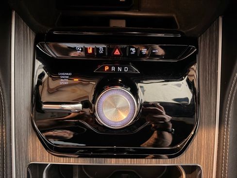 Used 2024 Jeep Wagoneer Series II w/ Flexible Seating Group image 16