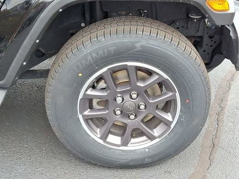 Used 2022 Jeep Gladiator Overland w/ Popular Equipment Package image 10