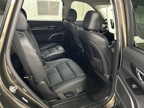 Used 2025 Kia Telluride EX w/ EX Captain's Chair Package AWD/4WD image 14