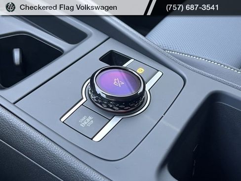 New 2025 Volkswagen Tiguan SE image 42