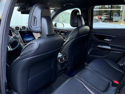 Used 2025 Mercedes-Benz GLC 300 4MATIC image 24