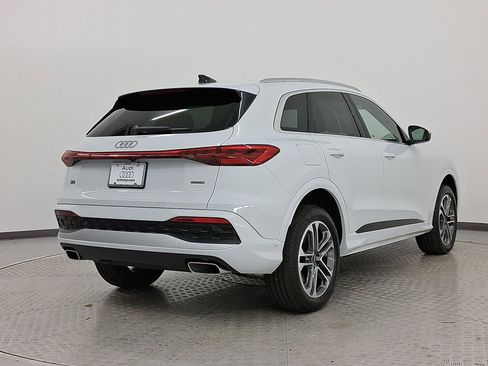 Certified 2025 Audi Q5 Premium w/ Convenience Package image 9