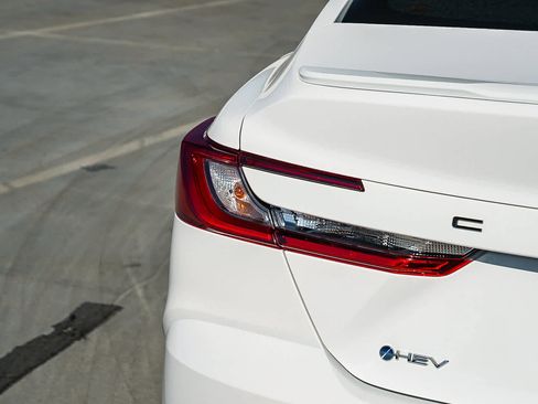 Certified 2025 Toyota Camry SE image 9