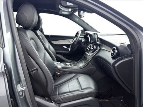 Used 2019 Mercedes-Benz GLC 350e 4MATIC image 21