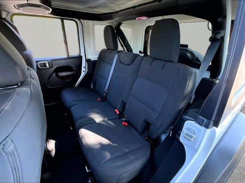 Used 2022 Jeep Wrangler Unlimited Sport AWD/4WD image 16