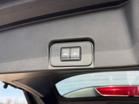 Used 2025 Nissan Rogue SV image 6