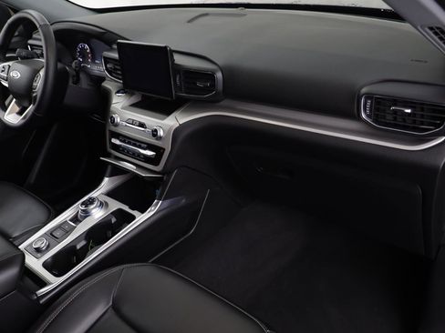 Used 2022 Ford Explorer XLT w/ Equipment Group 202A image 20