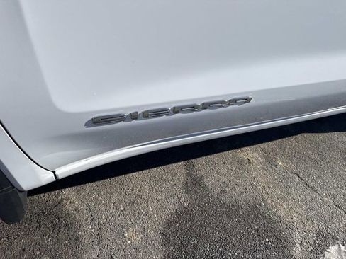 Used 2025 GMC Sierra 1500 SLT image 13