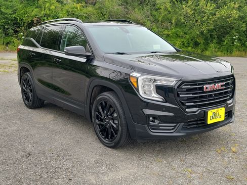 Used 2023 GMC Terrain SLT w/ Infotainment Package II AWD/4WD image 3