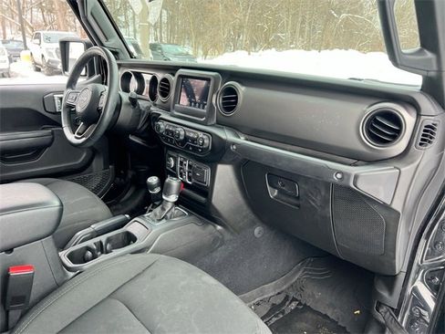 Used 2022 Jeep Gladiator Willys image 28