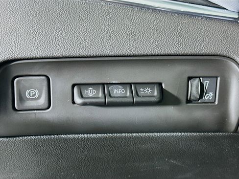 Used 2024 Buick Enclave Premium image 17