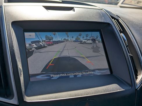 Certified 2020 Ford Edge SE image 11