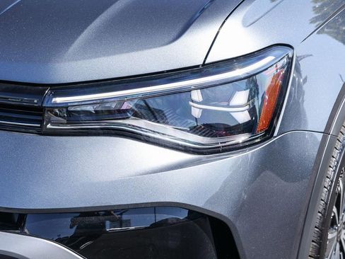 New 2025 Volkswagen Taos SE image 21