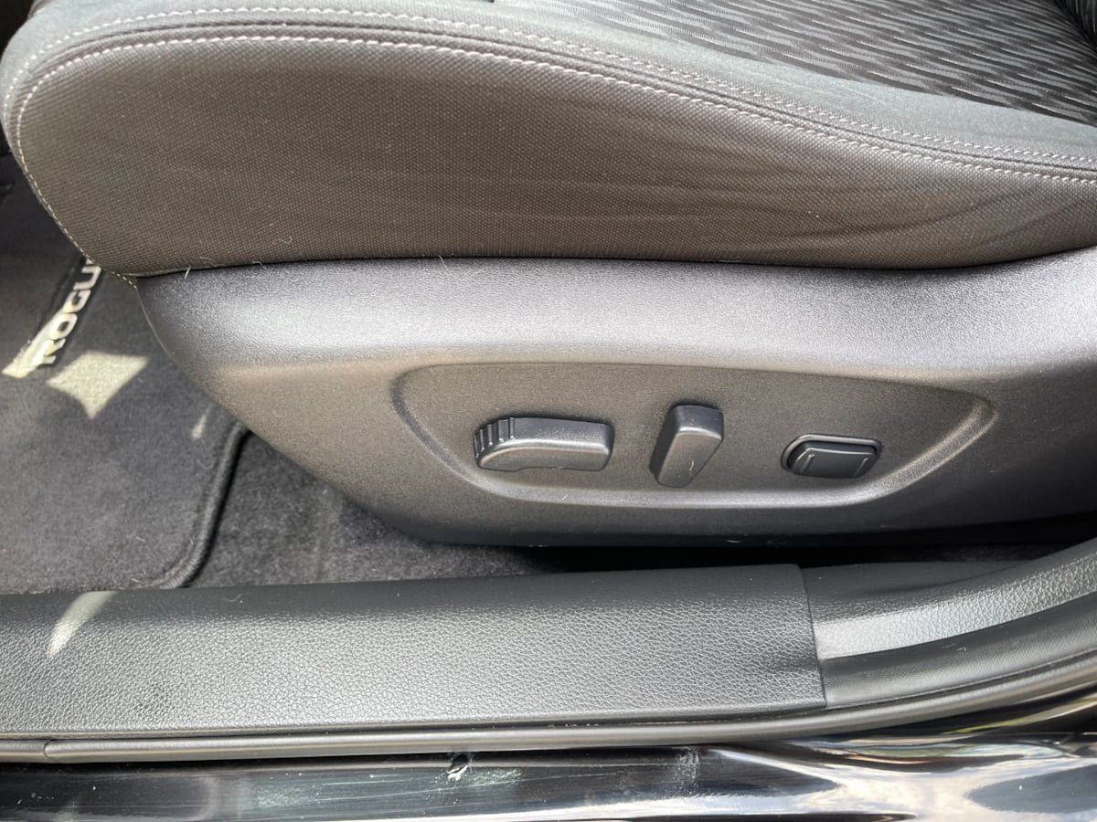 Used 2020 Nissan Rogue SV FWD image 15