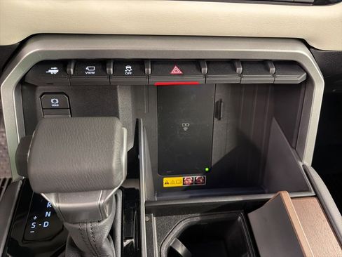 Used 2025 Toyota Sequoia Capstone AWD/4WD image 15