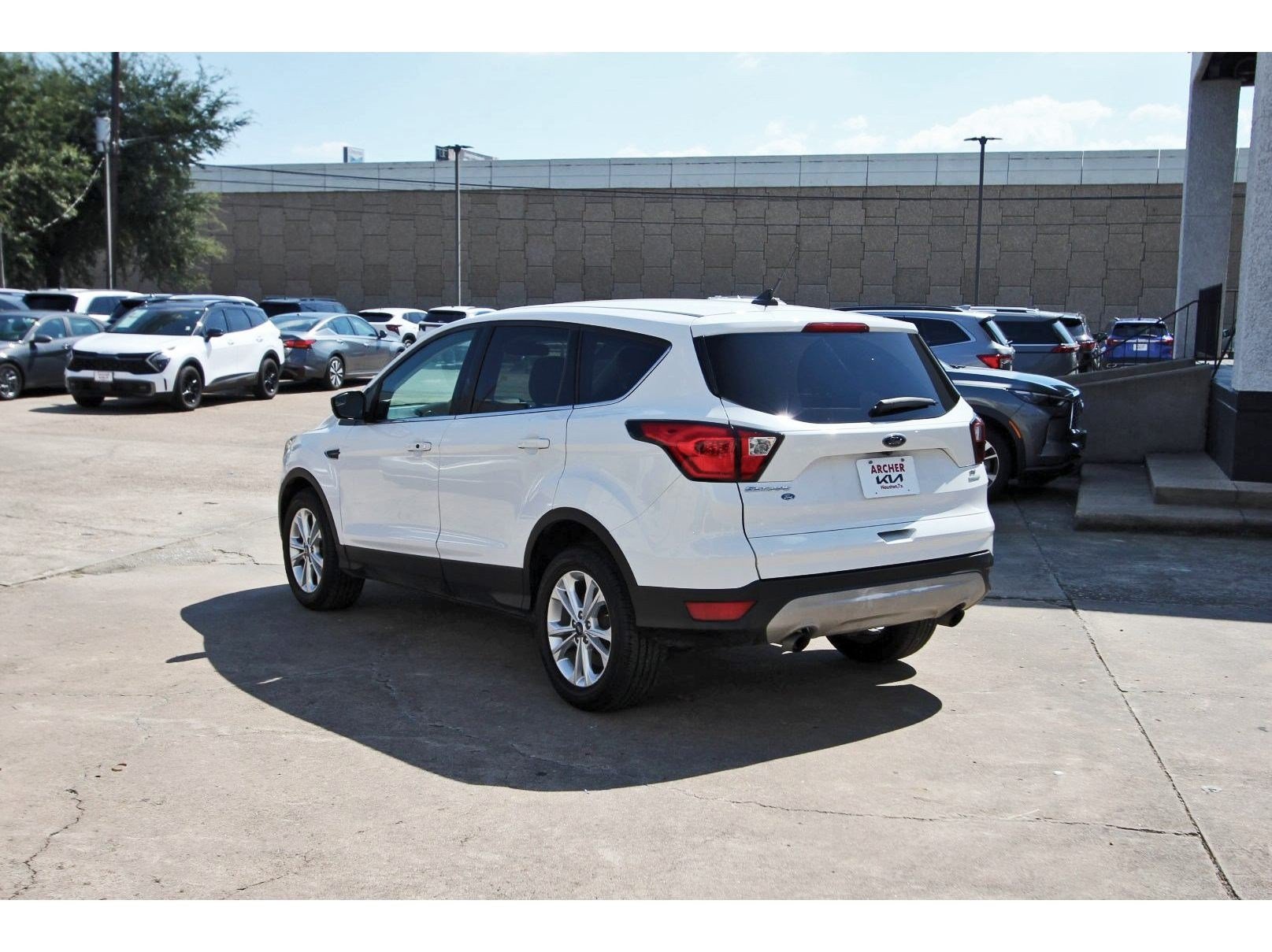 Used 2019 Ford Escape SE FWD image 5