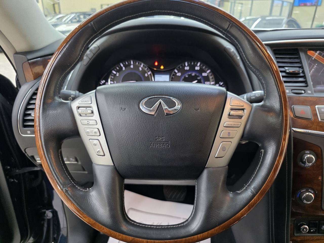 Used 2015 INFINITI QX80 4WD w/ Deluxe Technology Package image 32