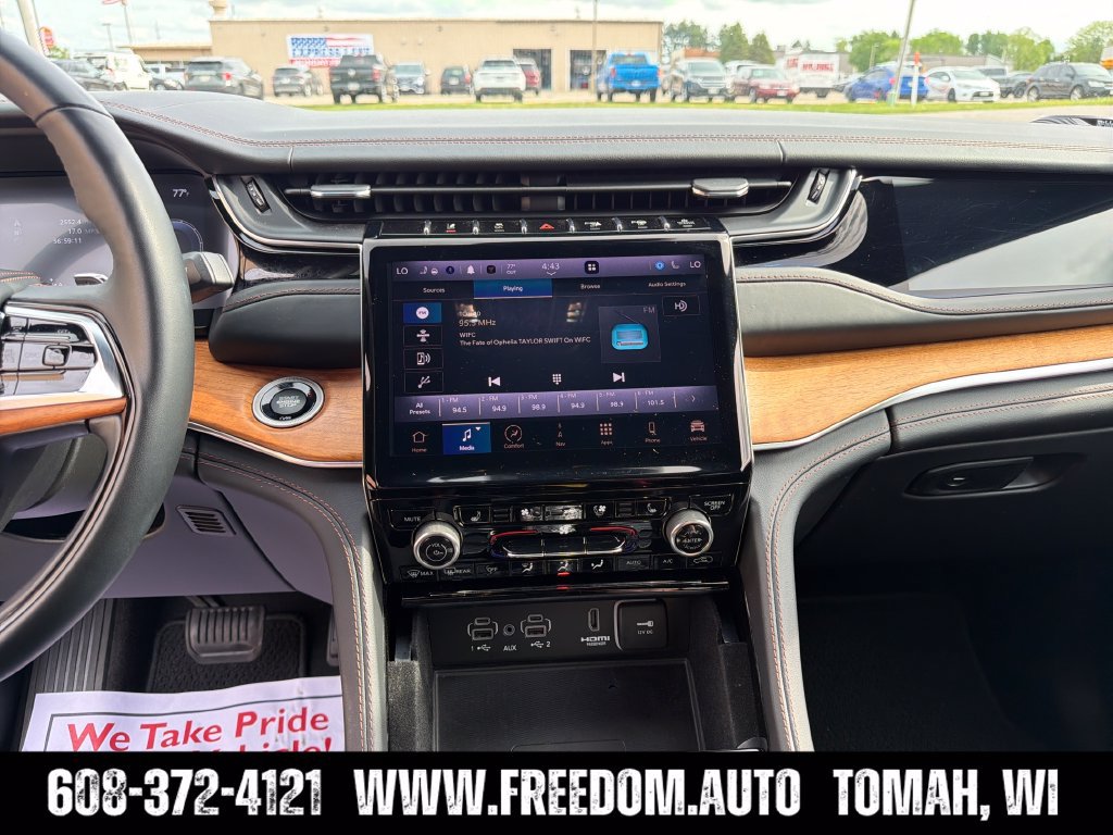Used 2023 Jeep Grand Cherokee L Summit AWD/4WD image 17