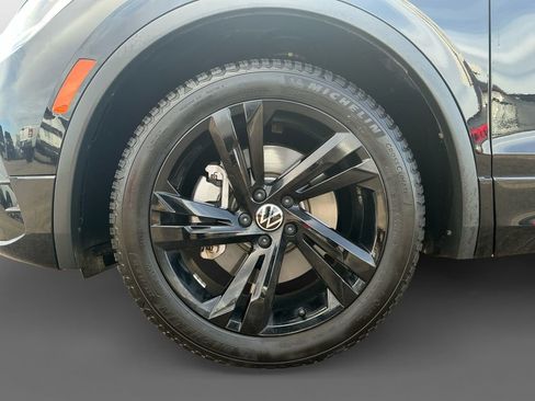 Used 2023 Volkswagen Tiguan SE R-Line image 14