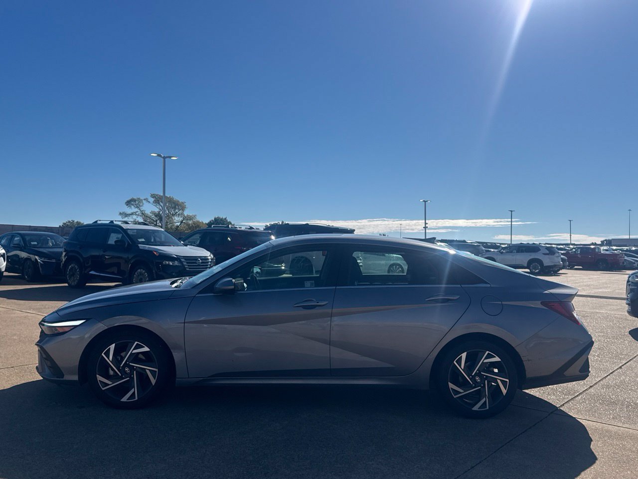 Used 2025 Hyundai Elantra SEL FWD image 17