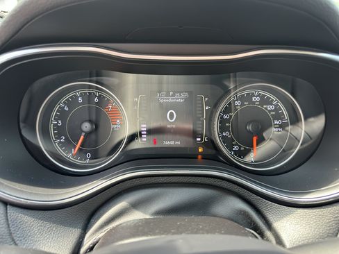 Used 2019 Jeep Cherokee Latitude Plus w/ Comfort/Convenience Group AWD/4WD image 19