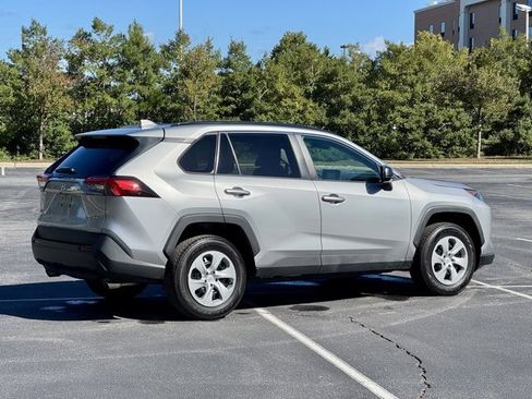 Used 2021 Toyota RAV4 LE image 8