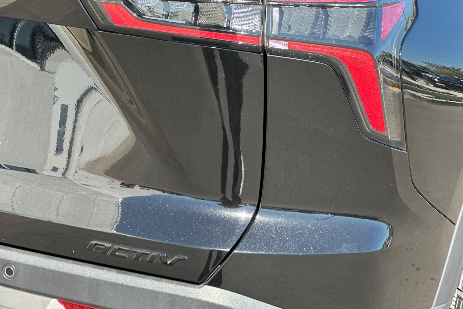 Used 2025 Chevrolet Equinox ACTIV w/ Safety and Technology Package AWD/4WD image 37