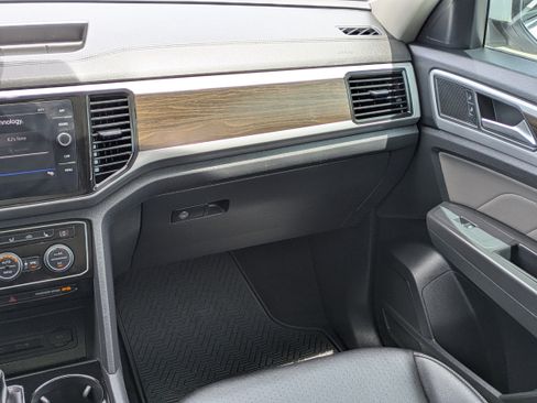 Used 2023 Volkswagen Atlas SE w/ Panoramic Sunroof Package FWD image 19