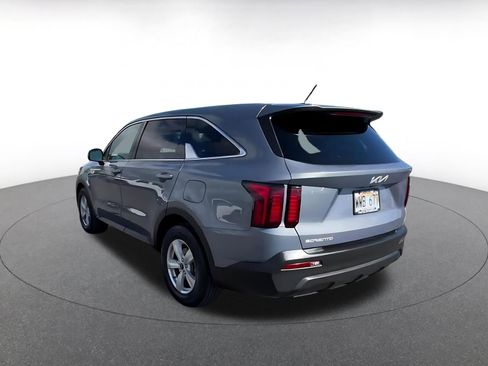 Used 2023 Kia Sorento LX image 11