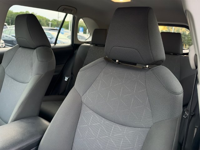 Used 2025 Toyota RAV4 XLE FWD image 19
