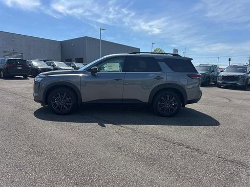 New 2026 Nissan Pathfinder SL w/ SL Premium Package AWD/4WD image 7