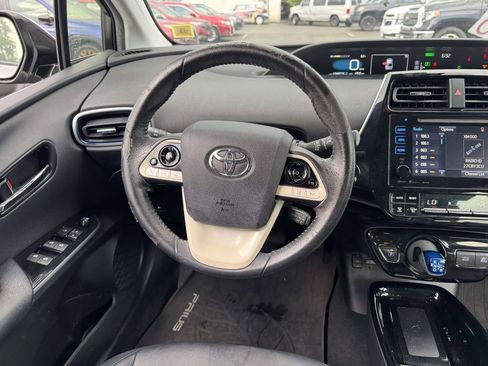 Used 2017 Toyota Prius Four Touring FWD image 17