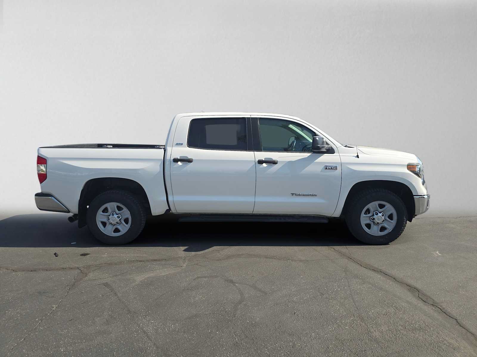 Used 2018 Toyota Tundra SR5 RWD image 2