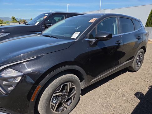 Used 2023 Kia Sportage LX AWD/4WD image 2